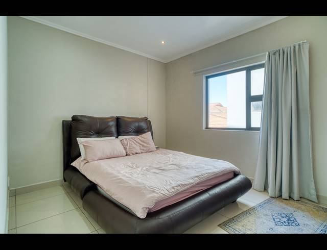 1 BEDROOM APARTMENT FOR SALE IN UMHLANGA RIDGE